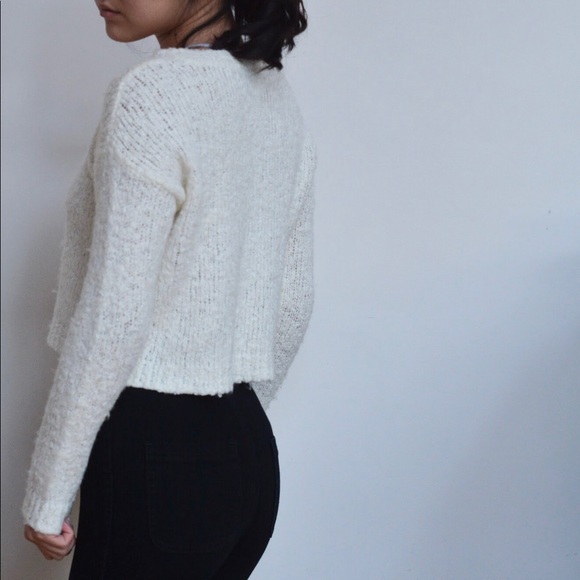 American Eagle Outfitters Sweaters - ✨American Eagle White Fuzzy Cropped Sweater